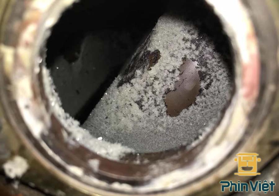 Những lưu ý quan trọng giúp tăng tuổi thọ máy pha cà phê Cẵn canxi bám gây tắc nghẽn cục bộ