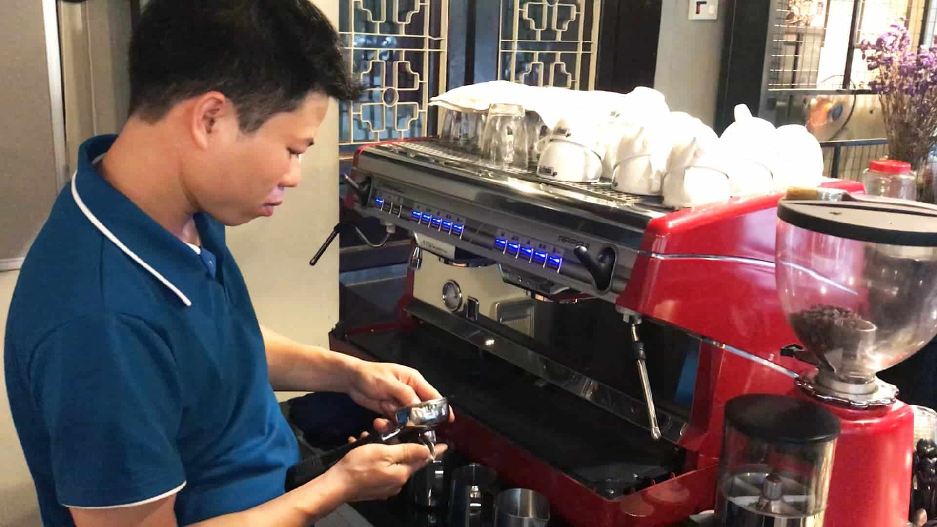 Những lưu ý chủ quán cần chuẩn bị khi lắp đặt máy pha cà phê Vận hành máy móc trước khi bàn giao