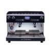 Máy Pha Cà Phê Espresso Carimali Nimble E2 Black 2 Group – Chất Lượng Quán Lớn Tại Vũng Tàu ☕ 🔥 Tưởng tượng bạn đứng sau quầy pha chế, ánh sáng hiện đại chiếu lên Carimali Nimble E2 Black 2 Group, và mùi espresso thơm lừng lan tỏa, như mang cả Milan đến Vũng Tàu. Với công nghệ pre-infusion và nồi hơi 11L, chiếc máy này mang đến những ly espresso, cappuccino, hay latte chuẩn vị, phục vụ quán đông khách mà vẫn giữ chất lượng đỉnh cao. Ghé 102A Lê Hồng Phong để cảm nhận sức mạnh của công nghệ Ý 😍. Chức Năng Chính Của Carimali Nimble E2 Black 2 Group – Công Nghệ Tiên Tiến 🇮🇹 Carimali Nimble E2 Black 2 Group là máy pha cà phê bán tự động chuyên nghiệp, lý tưởng cho quán cà phê, nhà hàng, hoặc khách sạn tại Vũng Tàu, Bà Rịa, Phú Mỹ. Máy tích hợp các tính năng hiện đại: [](https://estore.perfetto.com.vn/may-pha-ca-phe-espresso-carimali-nimble-e2-black-2-group) 2 Groupheads: Pha 2 ly espresso (30ml) cùng lúc, phục vụ 90-120 ly/giờ, lý tưởng cho quán đông khách ☕. Nồi hơi 11L: Nhiệt độ ổn định, áp suất 15 bar, hỗ trợ chiết xuất liên tục với lớp crema óng ánh. Chế độ Pre-infusion: Làm ướt cà phê trước khi pha, tối ưu hóa hương vị, mang đến espresso đậm đà. Màn hình LCD: Hiển thị thông số nhiệt độ, thời gian chiết xuất, dễ dàng điều chỉnh. Vòi đánh sữa công nghệ cao: Tạo bọt sữa mịn màng, hoàn hảo cho cappuccino và latte. Hệ thống cấp nước linh hoạt: Kết nối trực tiếp hoặc hút từ bình, có cảm biến mực nước. Với kích thước 650 x 475 x 500 mm, trọng lượng 47kg, thân máy thép không gỉ sơn đen bóng, công suất 3150W, Nimble E2 Black là biểu tượng hiện đại cho không gian tại KCN Phú Mỹ, Đông Xuyên. [](https://tim-corp.com.vn/vi/carimali-nimble-2-group-may-pha-ca-phe/) Ưu Điểm Nổi Bật Của Carimali Nimble E2 Black 2 Group 🔥 Điều gì khiến Carimali Nimble E2 Black 2 Group trở thành lựa chọn hàng đầu tại Vũng Tàu? Chất lượng espresso vượt trội: Pre-infusion và áp suất 15 bar tạo crema dày, hương vị cân bằng. Hiệu suất cao: Pha 90-120 ly/giờ, đáp ứng quán đông khách vào giờ cao điểm. Thao tác trực quan: Màn hình LCD và bảng điều khiển dễ dùng, phù hợp cả barista mới. Thiết kế sang trọng: Thép không gỉ đen bóng, nâng tầm thẩm mỹ cho quán cà phê. Độ bền cao: Công nghệ Ý từ Carimali (từ 1919), bảo hành 12 tháng, tuổi thọ dài. Dễ vệ sinh: Khay nhỏ giọt tháo rời, hệ thống tự động vệ sinh tiết kiệm thời gian. Câu Chuyện Cà Phê Tại 102A Lê Hồng Phong 😍 Một buổi trưa nhộn nhịp tại 102A Lê Hồng Phong, không gian quán nhỏ sáng bừng với Carimali Nimble E2 Black 2 Group. Chị Ngọc, chủ quán ở Bà Rịa, điều chỉnh màn hình LCD, pha hai ly espresso cùng lúc, lớp crema óng ánh khiến khách xuýt xoa. “Máy này giúp mình phục vụ nhanh mà chất lượng không đổi,” chị chia sẻ. Anh Hùng, khách quen từ Phú Mỹ, mê ly cappuccino: “Bọt sữa mịn, vị cà phê đậm, cứ như uống ở Ý!” Tại 102A, barista và khách hàng cùng trò chuyện, thử nghiệm latte art với vòi đánh sữa, và ghi lại khoảnh khắc bên ly cà phê từ Nimble E2 Black. Bạn muốn trở thành một phần của không gian này? Ghé 102A Lê Hồng Phong để tự tay pha chế và khám phá! Trải Nghiệm Carimali Nimble E2 Black 2 Group – Chuẩn Vị, Nhanh Chóng ☕ Pha cà phê với Carimali Nimble E2 Black 2 Group là sự kết hợp giữa công nghệ và nghệ thuật. Màn hình LCD hiển thị rõ nhiệt độ và thời gian, giúp barista kiểm soát chính xác từng shot espresso. Chế độ pre-infusion làm ướt cà phê, chiết xuất trọn vẹn hương vị, tạo lớp crema mịn màng. Vòi đánh sữa tạo bọt dày, lý tưởng cho latte art, mang đến trải nghiệm quán cà phê cao cấp ngay tại Vũng Tàu. Nồi hơi 11L đảm bảo pha liên tục mà không gián đoạn, phù hợp giờ cao điểm. Hệ thống vệ sinh tự động và khay nhỏ giọt tháo rời giúp tiết kiệm thời gian, để bạn tập trung vào sáng tạo. Thiết kế đen bóng hiện đại làm nổi bật quầy pha chế, thu hút mọi ánh nhìn. Lý Do Chọn Carimali Nimble E2 Black 2 Group – Đầu Tư Cho Quán Cà Phê 🔝 Tại sao Carimali Nimble E2 Black 2 Group là lựa chọn hoàn hảo tại Vũng Tàu? Hiệu suất chuyên nghiệp: Pha 90-120 ly/giờ, phù hợp quán vừa và lớn, nhà hàng, khách sạn. Chất lượng Ý: Công nghệ pre-infusion, nồi hơi 11L, thương hiệu Carimali từ 1919. Dễ sử dụng: Màn hình LCD, bảng điều khiển trực quan, phù hợp cả barista mới. Đầu tư hợp lý: Giá ~80-90 triệu, bền bỉ, tiết kiệm chi phí thuê nhân sự. Gắn kết cộng đồng: Mua tại 102A, tham gia cộng đồng cà phê Vũng Tàu. So với **LaCimbali M21 Junior S/1** (1 group, bán tự động, 50-70 ly/ngày), Nimble E2 Black mạnh hơn (2 group, 90-120 ly/giờ), phù hợp quán đông. So với **Dr.Coffee M12 Big Plus** (tự động, màn hình 10.1"), Nimble E2 Black bán tự động, cho phép tùy chỉnh thủ công. So với **Dr.Coffee C12-B**, Nimble E2 Black công suất lớn hơn, dành cho quán chuyên nghiệp hơn gia đình/văn phòng. Tham Gia Cộng Đồng Cà Phê Vũng Tàu 👉 Carimali Nimble E2 Black 2 Group là chìa khóa để nâng tầm quán cà phê tại Vũng Tàu. Ghé 102A Lê Hồng Phong để trải nghiệm pha espresso chuẩn Ý, và tham gia cộng đồng tại Máy Cà Phê Vũng Tàu. Chia sẻ công thức, kỹ thuật, và đam mê cà phê cùng chúng tôi! Liên Hệ Ngay Để Khám Phá 📞 Sẵn sàng nâng cấp quầy pha chế? Ghé 102A Lê Hồng Phong, Vũng Tàu để thử Carimali Nimble E2 Black 2 Group hoặc liên hệ qua www.mayca.com.vn/may-pha-ca-phe-espresso-carimali-nimble-e2-black-2-group: Showroom: 102A Lê Hồng Phong, Vũng Tàu, Bà Rịa – Vũng Tàu Hotline: 0908.566803 Gọi ngay để nhận tư vấn! 📞 ☕ Hãy để Carimali Nimble E2 Black 2 Group mang đến những ly cà phê hoàn hảo cho khách hàng của bạn tại Vũng Tàu! Bắt đầu hành trình tại 102A Lê Hồng Phong ngay hôm nay!