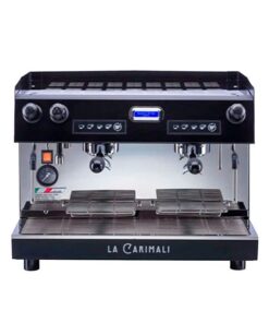 Máy Pha Cà Phê Espresso Carimali Nimble E2 Black 2 Group – Chất Lượng Quán Lớn Tại Vũng Tàu ☕ 🔥 Tưởng tượng bạn đứng sau quầy pha chế, ánh sáng hiện đại chiếu lên Carimali Nimble E2 Black 2 Group, và mùi espresso thơm lừng lan tỏa, như mang cả Milan đến Vũng Tàu. Với công nghệ pre-infusion và nồi hơi 11L, chiếc máy này mang đến những ly espresso, cappuccino, hay latte chuẩn vị, phục vụ quán đông khách mà vẫn giữ chất lượng đỉnh cao. Ghé 102A Lê Hồng Phong để cảm nhận sức mạnh của công nghệ Ý 😍. Chức Năng Chính Của Carimali Nimble E2 Black 2 Group – Công Nghệ Tiên Tiến 🇮🇹 Carimali Nimble E2 Black 2 Group là máy pha cà phê bán tự động chuyên nghiệp, lý tưởng cho quán cà phê, nhà hàng, hoặc khách sạn tại Vũng Tàu, Bà Rịa, Phú Mỹ. Máy tích hợp các tính năng hiện đại: [](https://estore.perfetto.com.vn/may-pha-ca-phe-espresso-carimali-nimble-e2-black-2-group) 2 Groupheads: Pha 2 ly espresso (30ml) cùng lúc, phục vụ 90-120 ly/giờ, lý tưởng cho quán đông khách ☕. Nồi hơi 11L: Nhiệt độ ổn định, áp suất 15 bar, hỗ trợ chiết xuất liên tục với lớp crema óng ánh. Chế độ Pre-infusion: Làm ướt cà phê trước khi pha, tối ưu hóa hương vị, mang đến espresso đậm đà. Màn hình LCD: Hiển thị thông số nhiệt độ, thời gian chiết xuất, dễ dàng điều chỉnh. Vòi đánh sữa công nghệ cao: Tạo bọt sữa mịn màng, hoàn hảo cho cappuccino và latte. Hệ thống cấp nước linh hoạt: Kết nối trực tiếp hoặc hút từ bình, có cảm biến mực nước. Với kích thước 650 x 475 x 500 mm, trọng lượng 47kg, thân máy thép không gỉ sơn đen bóng, công suất 3150W, Nimble E2 Black là biểu tượng hiện đại cho không gian tại KCN Phú Mỹ, Đông Xuyên. [](https://tim-corp.com.vn/vi/carimali-nimble-2-group-may-pha-ca-phe/) Ưu Điểm Nổi Bật Của Carimali Nimble E2 Black 2 Group 🔥 Điều gì khiến Carimali Nimble E2 Black 2 Group trở thành lựa chọn hàng đầu tại Vũng Tàu? Chất lượng espresso vượt trội: Pre-infusion và áp suất 15 bar tạo crema dày, hương vị cân bằng. Hiệu suất cao: Pha 90-120 ly/giờ, đáp ứng quán đông khách vào giờ cao điểm. Thao tác trực quan: Màn hình LCD và bảng điều khiển dễ dùng, phù hợp cả barista mới. Thiết kế sang trọng: Thép không gỉ đen bóng, nâng tầm thẩm mỹ cho quán cà phê. Độ bền cao: Công nghệ Ý từ Carimali (từ 1919), bảo hành 12 tháng, tuổi thọ dài. Dễ vệ sinh: Khay nhỏ giọt tháo rời, hệ thống tự động vệ sinh tiết kiệm thời gian. Câu Chuyện Cà Phê Tại 102A Lê Hồng Phong 😍 Một buổi trưa nhộn nhịp tại 102A Lê Hồng Phong, không gian quán nhỏ sáng bừng với Carimali Nimble E2 Black 2 Group. Chị Ngọc, chủ quán ở Bà Rịa, điều chỉnh màn hình LCD, pha hai ly espresso cùng lúc, lớp crema óng ánh khiến khách xuýt xoa. “Máy này giúp mình phục vụ nhanh mà chất lượng không đổi,” chị chia sẻ. Anh Hùng, khách quen từ Phú Mỹ, mê ly cappuccino: “Bọt sữa mịn, vị cà phê đậm, cứ như uống ở Ý!” Tại 102A, barista và khách hàng cùng trò chuyện, thử nghiệm latte art với vòi đánh sữa, và ghi lại khoảnh khắc bên ly cà phê từ Nimble E2 Black. Bạn muốn trở thành một phần của không gian này? Ghé 102A Lê Hồng Phong để tự tay pha chế và khám phá! Trải Nghiệm Carimali Nimble E2 Black 2 Group – Chuẩn Vị, Nhanh Chóng ☕ Pha cà phê với Carimali Nimble E2 Black 2 Group là sự kết hợp giữa công nghệ và nghệ thuật. Màn hình LCD hiển thị rõ nhiệt độ và thời gian, giúp barista kiểm soát chính xác từng shot espresso. Chế độ pre-infusion làm ướt cà phê, chiết xuất trọn vẹn hương vị, tạo lớp crema mịn màng. Vòi đánh sữa tạo bọt dày, lý tưởng cho latte art, mang đến trải nghiệm quán cà phê cao cấp ngay tại Vũng Tàu. Nồi hơi 11L đảm bảo pha liên tục mà không gián đoạn, phù hợp giờ cao điểm. Hệ thống vệ sinh tự động và khay nhỏ giọt tháo rời giúp tiết kiệm thời gian, để bạn tập trung vào sáng tạo. Thiết kế đen bóng hiện đại làm nổi bật quầy pha chế, thu hút mọi ánh nhìn. Lý Do Chọn Carimali Nimble E2 Black 2 Group – Đầu Tư Cho Quán Cà Phê 🔝 Tại sao Carimali Nimble E2 Black 2 Group là lựa chọn hoàn hảo tại Vũng Tàu? Hiệu suất chuyên nghiệp: Pha 90-120 ly/giờ, phù hợp quán vừa và lớn, nhà hàng, khách sạn. Chất lượng Ý: Công nghệ pre-infusion, nồi hơi 11L, thương hiệu Carimali từ 1919. Dễ sử dụng: Màn hình LCD, bảng điều khiển trực quan, phù hợp cả barista mới. Đầu tư hợp lý: Giá ~80-90 triệu, bền bỉ, tiết kiệm chi phí thuê nhân sự. Gắn kết cộng đồng: Mua tại 102A, tham gia cộng đồng cà phê Vũng Tàu. So với **LaCimbali M21 Junior S/1** (1 group, bán tự động, 50-70 ly/ngày), Nimble E2 Black mạnh hơn (2 group, 90-120 ly/giờ), phù hợp quán đông. So với **Dr.Coffee M12 Big Plus** (tự động, màn hình 10.1"), Nimble E2 Black bán tự động, cho phép tùy chỉnh thủ công. So với **Dr.Coffee C12-B**, Nimble E2 Black công suất lớn hơn, dành cho quán chuyên nghiệp hơn gia đình/văn phòng. Tham Gia Cộng Đồng Cà Phê Vũng Tàu 👉 Carimali Nimble E2 Black 2 Group là chìa khóa để nâng tầm quán cà phê tại Vũng Tàu. Ghé 102A Lê Hồng Phong để trải nghiệm pha espresso chuẩn Ý, và tham gia cộng đồng tại Máy Cà Phê Vũng Tàu. Chia sẻ công thức, kỹ thuật, và đam mê cà phê cùng chúng tôi! Liên Hệ Ngay Để Khám Phá 📞 Sẵn sàng nâng cấp quầy pha chế? Ghé 102A Lê Hồng Phong, Vũng Tàu để thử Carimali Nimble E2 Black 2 Group hoặc liên hệ qua www.mayca.com.vn/may-pha-ca-phe-espresso-carimali-nimble-e2-black-2-group: Showroom: 102A Lê Hồng Phong, Vũng Tàu, Bà Rịa – Vũng Tàu Hotline: 0908.566803 Gọi ngay để nhận tư vấn! 📞 ☕ Hãy để Carimali Nimble E2 Black 2 Group mang đến những ly cà phê hoàn hảo cho khách hàng của bạn tại Vũng Tàu! Bắt đầu hành trình tại 102A Lê Hồng Phong ngay hôm nay!